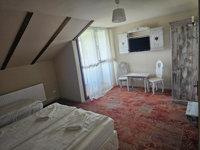 Others 4, Casa Bradul Inalt, Bran