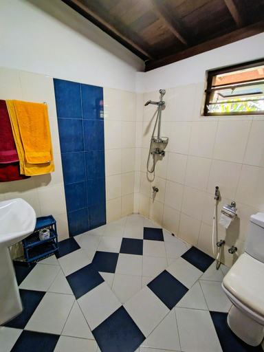 Bathroom 3, Top of the Hill Guesthouse, Weligama