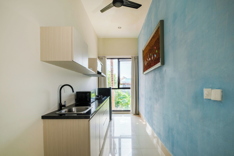 Private kitchen 2, Amelia Suite 1BR Seminyak Limoncello, Badung