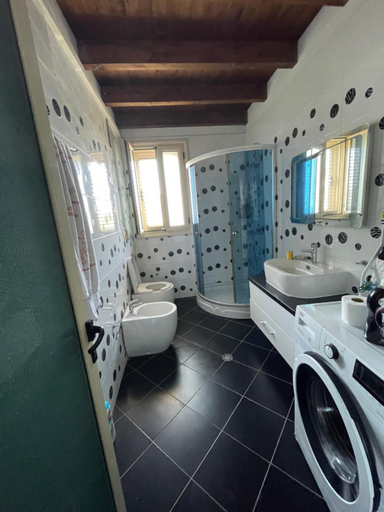 Bathroom 5, Villa A&B, Vlorës