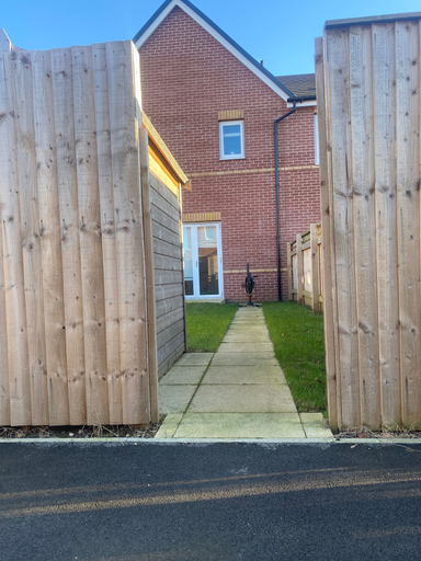 Property grounds 3, House Sleeps 6 With Garden and Parking, Doncaster
