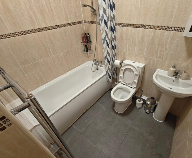 Bathroom 3, Eurostar 3 BR Flat 2 Bath Sleeps 10 Suite Room, London