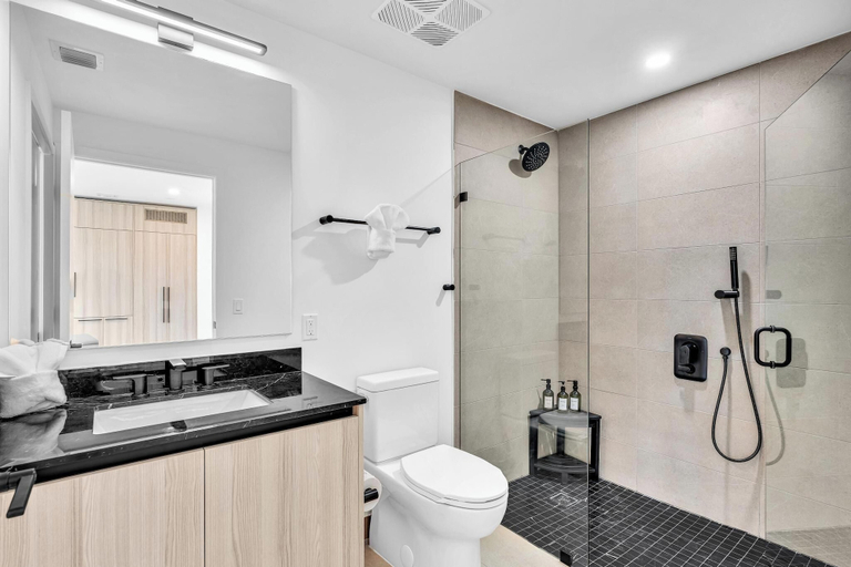 Bathroom 2, Beautiful Miami Apt Pool & Beach for 3, Miami-Dade
