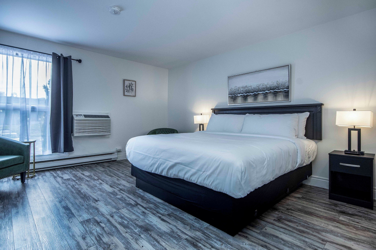 Room 3, Gateway Hotel and Suites, Division No. 7