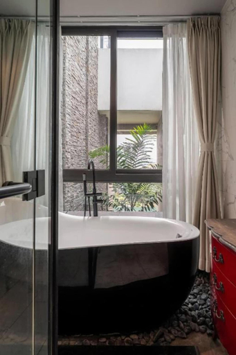Bathroom 4, Interior Villa 7BR with GYM by Raymond, District 2