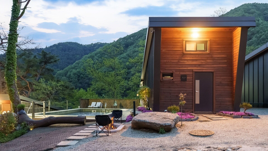 Exterior & Views 2, Gapyeong On The Hill Pool Villa, Chuncheon