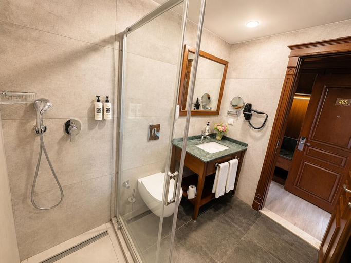 Bathroom 3, GLK PREMIER The Home Suites & Spa, Fatih