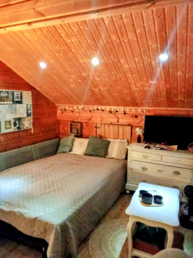 Bedroom, chambre d hotes -studio ecolo, Doubs