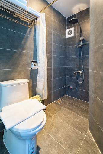 Bathroom 4, Home Park Hotel HCM, Bình Thạnh