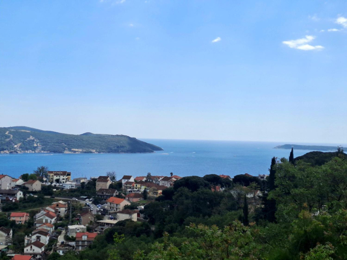 Others 4, House Leana Herceg Novi
