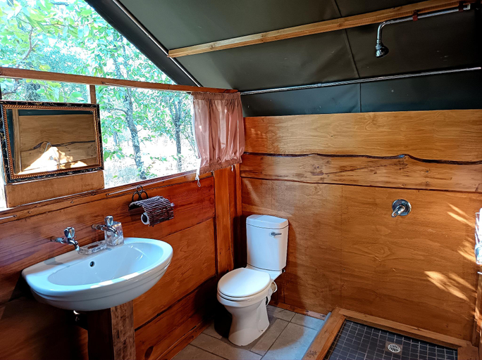 Bathroom, Little 5 camp, Mopani