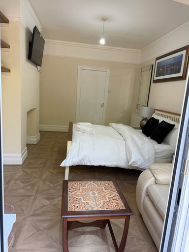 Room 4, Classic Guest House, London