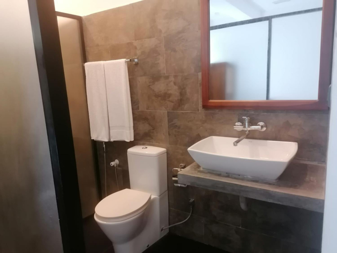 Bathroom 3, King's Marine B&B Surf Hotel, Matara Four Gravets