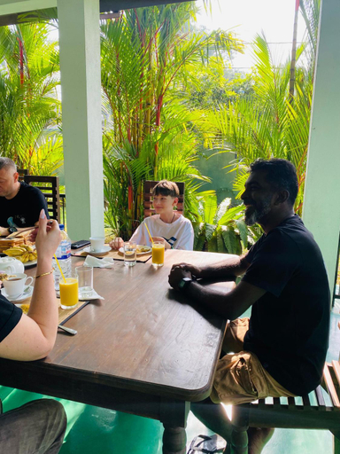 Food & Drinks