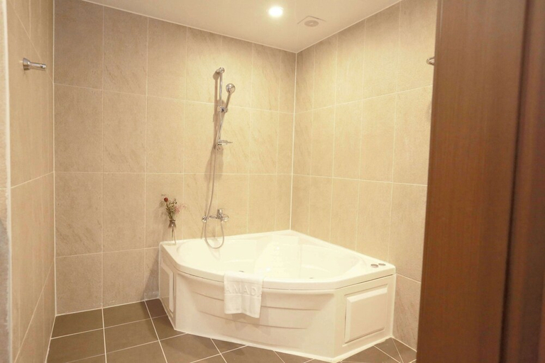 Bathroom 3, Ramada by Wyndham Gangwon Taebaek, Taebaek