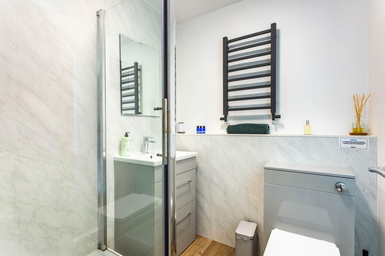 Bathroom 3, Oakbank Farm, North Ayrshire