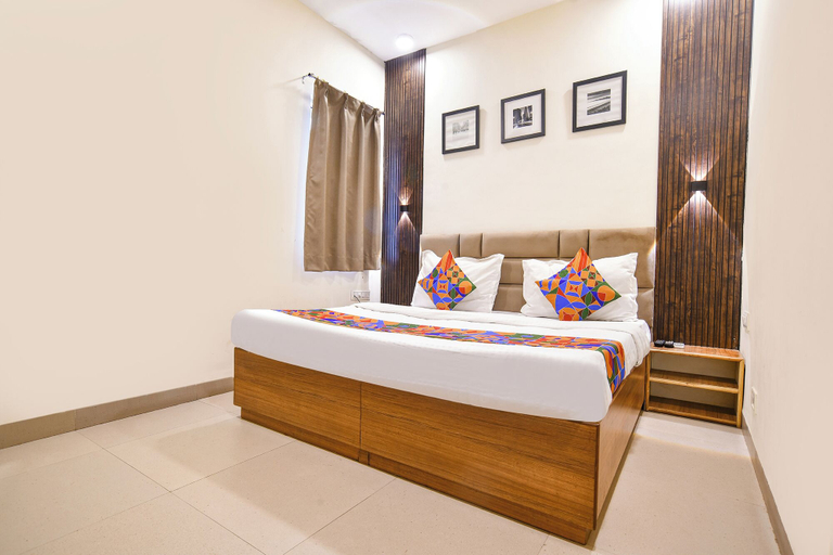 Room 5, Fabhotel Staywell, Indore