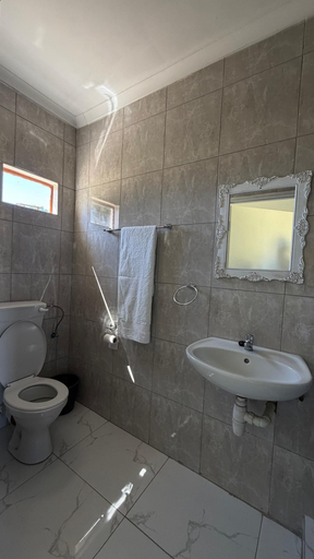 Bathroom 3, Ndiyona Guesthouse Nyangana, Ndiyona