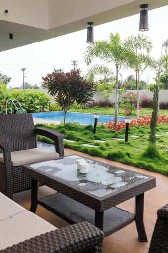 Interior 4, The Blue Orchard Private Pool Lawn 1hr HSR, Krishnagiri