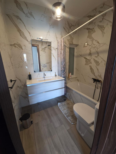 Bathroom, Airport Accommodation Bedroom with Bathroom, balcony, aircondition, self checkIn, 24 hours check-in 