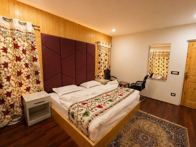 Room 1, Hotel Gulsar pahalgam, Anantnag