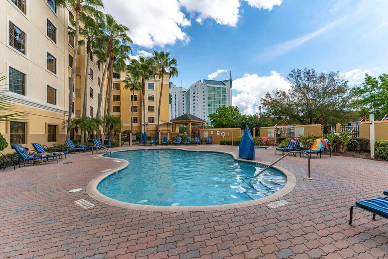 Pool 3, Pool View Suite Near Universal for 6, Orange