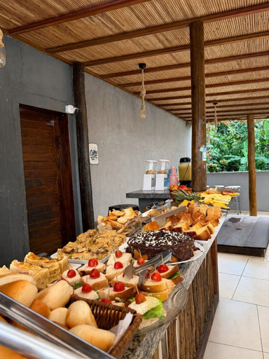 Outdoor dining 3, Astros do Rio Pousada, Parati
