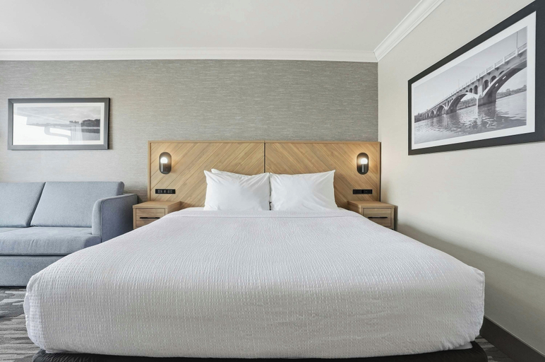 Bedroom 3, Sandman Hotel Saskatoon, Division No. 11