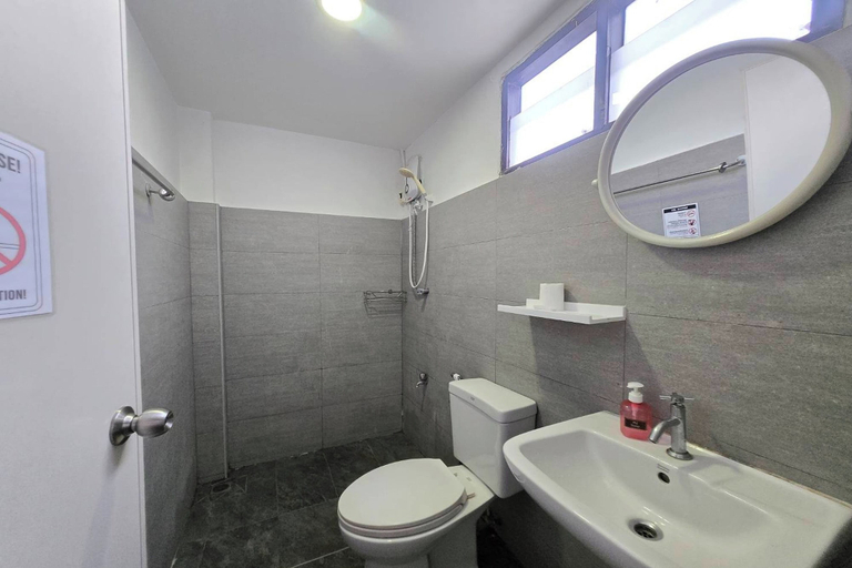 Bathroom 4, Inncome Hostel, Muang Chiang Mai