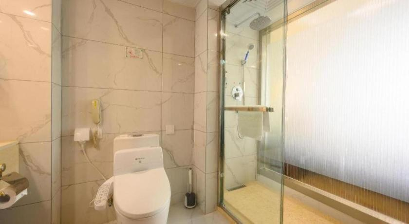 Bathroom 4, Quanzhou Overseas Chinese Hotel, Quanzhou