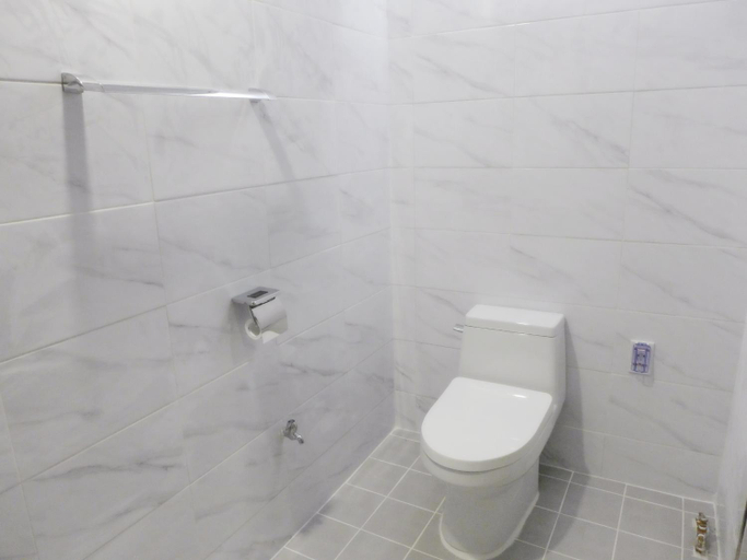 Bathroom 5, Picasso Guesthouse, Muan
