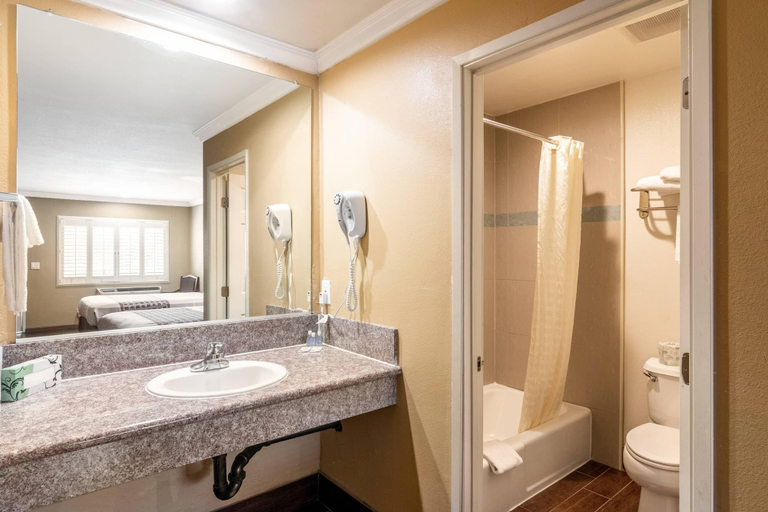Bathroom 5, Rodeway Inn Artesia Cerritos, Los Angeles