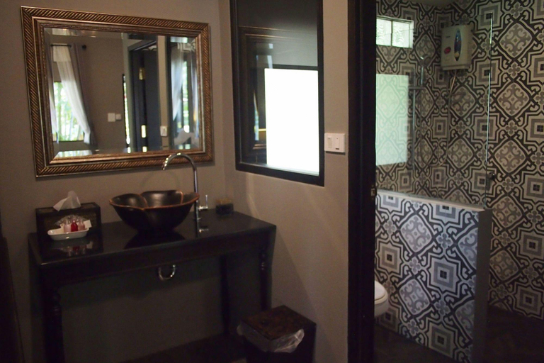 Bathroom 3, Tree Tara Resort, Sai Yok