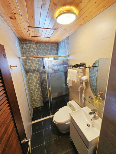 Bathroom 3, Blessed Blue Tears Homestay, Lienkiang (Matsu Islands)