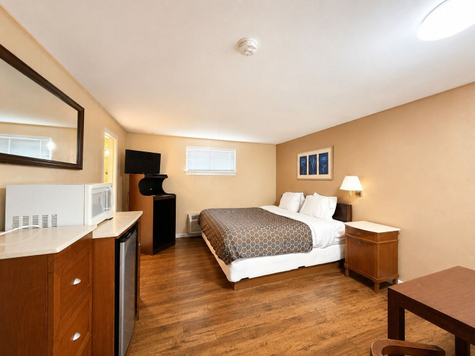Bedroom 4, BEACHWAY MOTEL, Essex