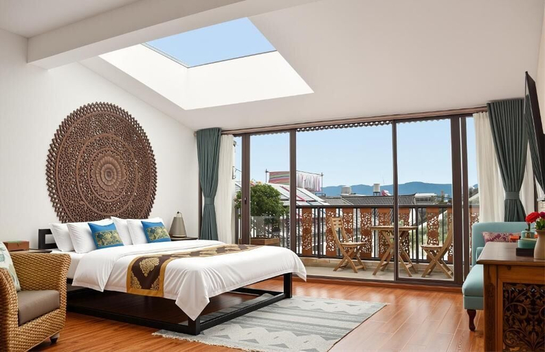 Room 2, LanNa, Dali Bai