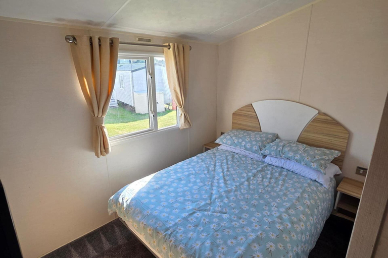 Room 3, 3 Bedroom Cayton Bay Home Sleeps 8 - Pool, North Yorkshire