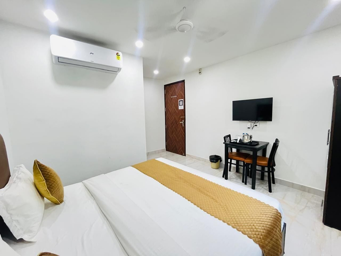 Room 1, Roomshala Casa Royal - GK 1, Delhi