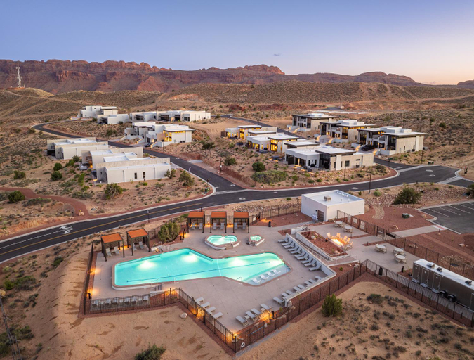 Exterior & Views