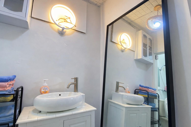 Bathroom 3, Aroha House, Yongsan