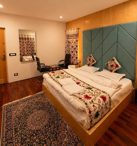 Room 4, Hotel Gulsar pahalgam, Anantnag
