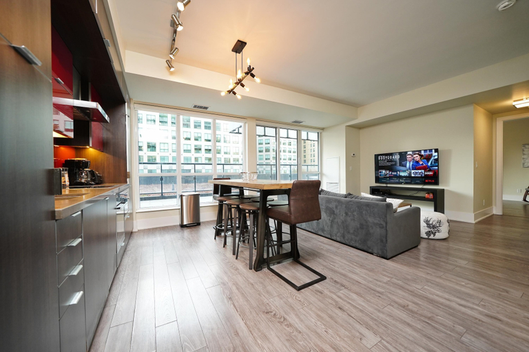 Food & Drinks, Suites Loft, Toronto