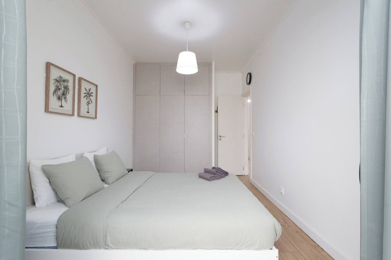 Room 4, Charming 2-Bedroom Apartment in Almada, Near Lisbon, Almada