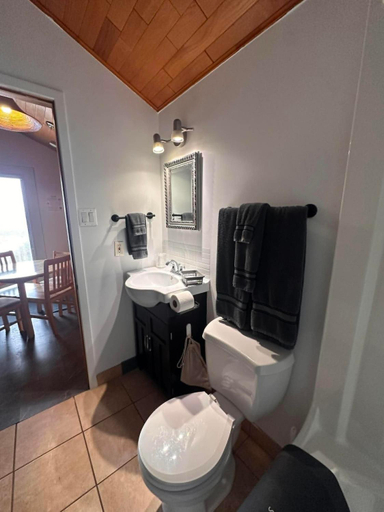 Bathroom 3, Hôtel Auberge St-Félicien, Le Domaine-du-Roy