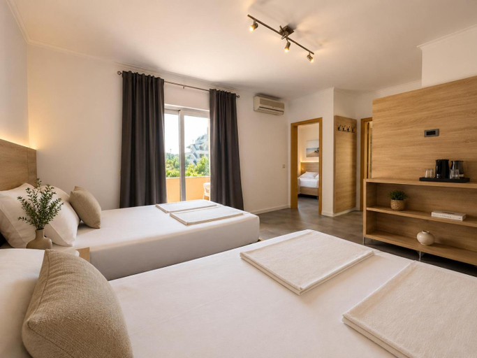 Others 5, Villa Illyria