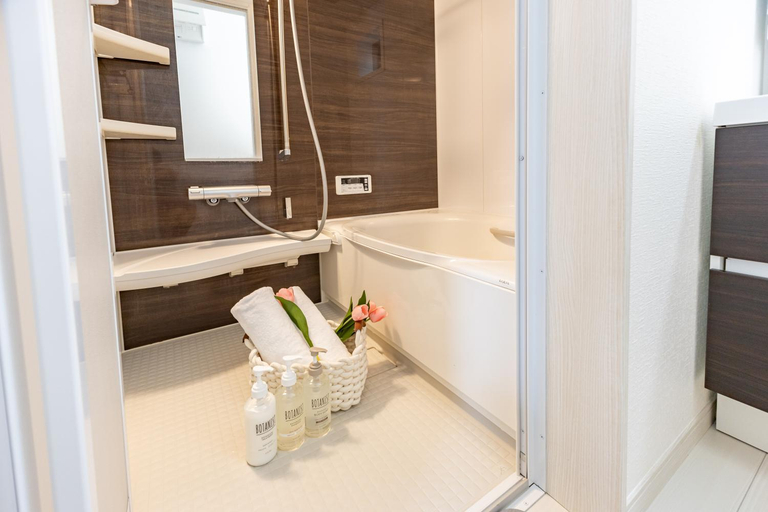 Bathroom 3, Direct access to Asakusa and Tokyo Skytree, 3 minutes to subway, Sumida Villa, Sumida