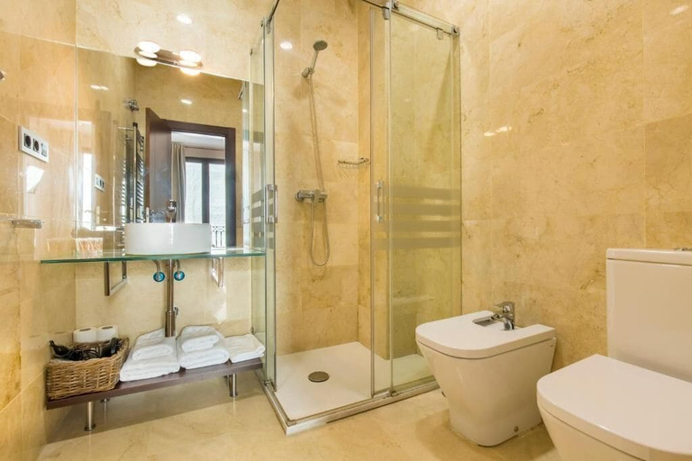 Bathroom 4, Siloe Plaza Apartments, Granada