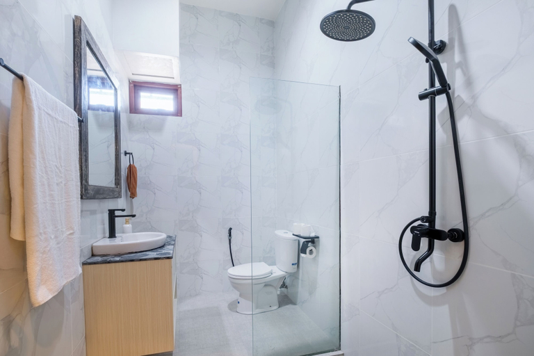 Bathroom 4, Amelia Suite 1BR Seminyak Limoncello, Badung