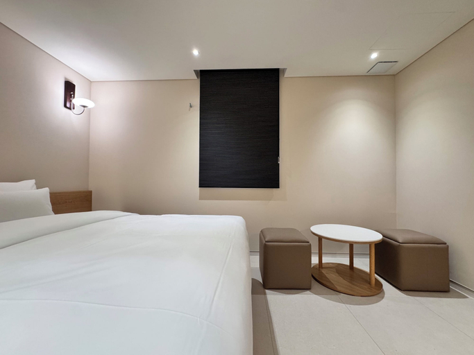 Room 5, The hotel 1997, Gangnam