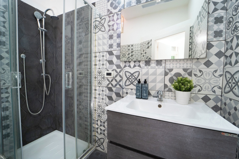 Bathroom 4, A Due Passi da Spaccanapoli by Wonderful Italy, Napoli